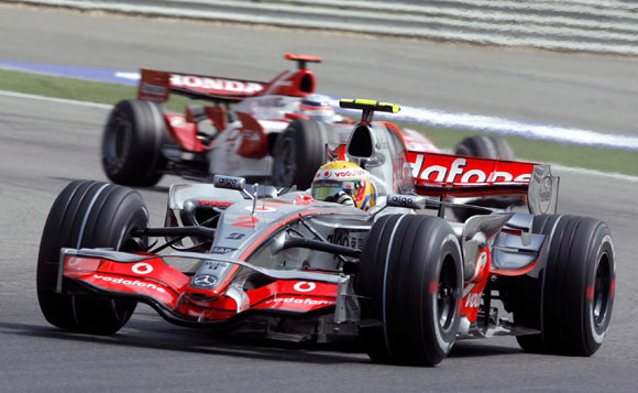 迈凯伦横扫威廉姆斯，汉密尔顿刷新纪录