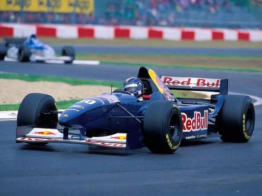 开云体育官网-索伯车队碾压梅赛德斯，皮亚斯特里高光表现